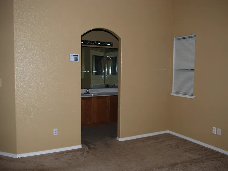 1610 Westmont Ln — Photo 12
