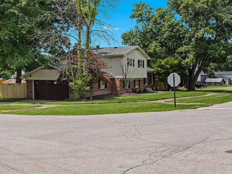 10404 Lark Park Dr — Photo 29