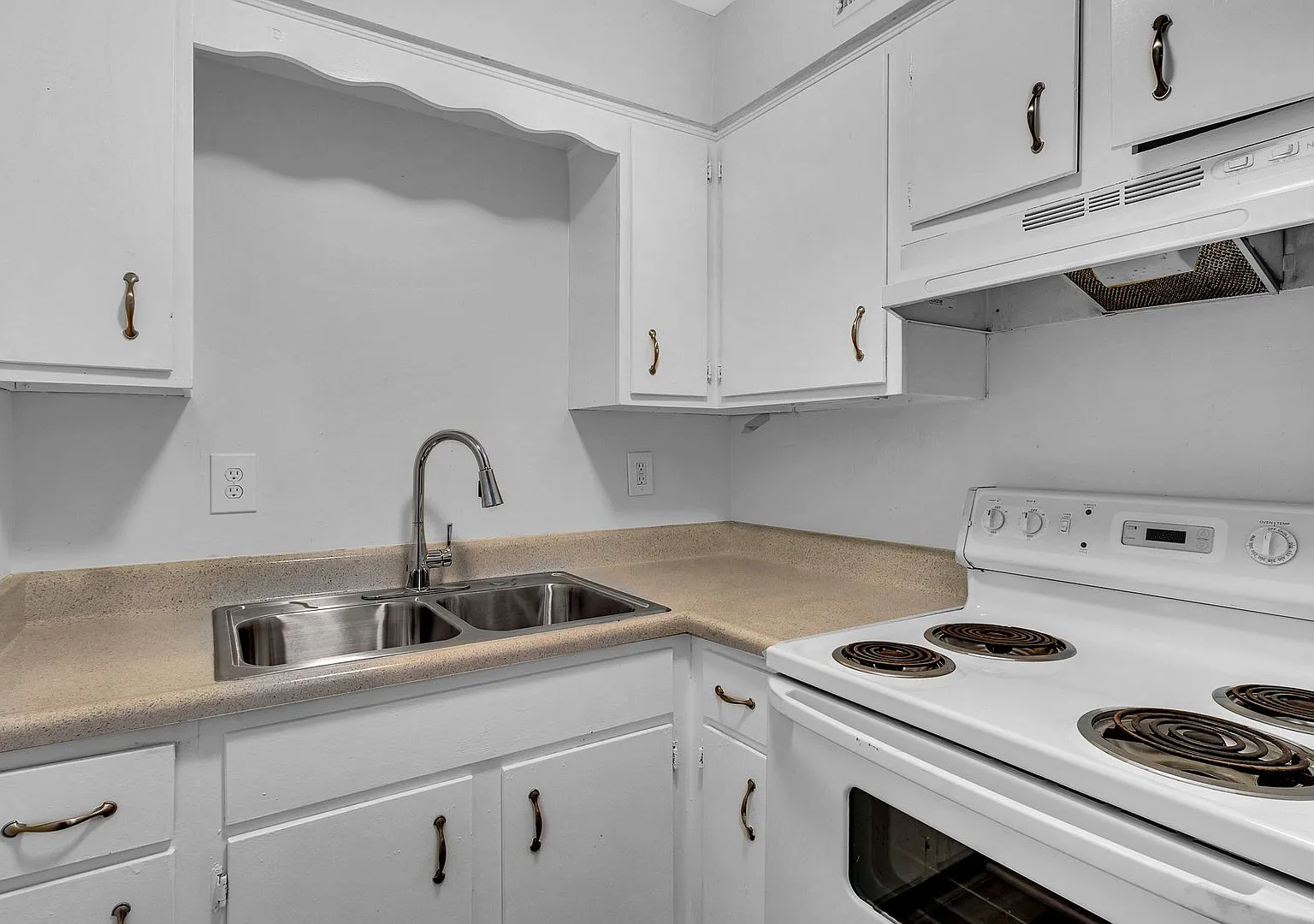 Yorktown Apartments — Photo 4