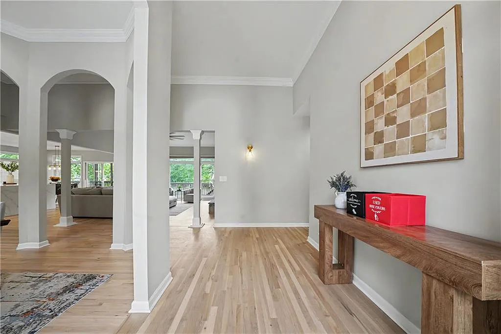 5 bed, 4.0 bath, 4700 sqft, $4,950 — Photo 2