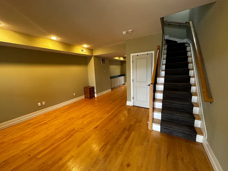 233 16th St SE — Photo 5