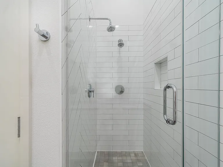 5931 Ross Ave #201 — Photo 16