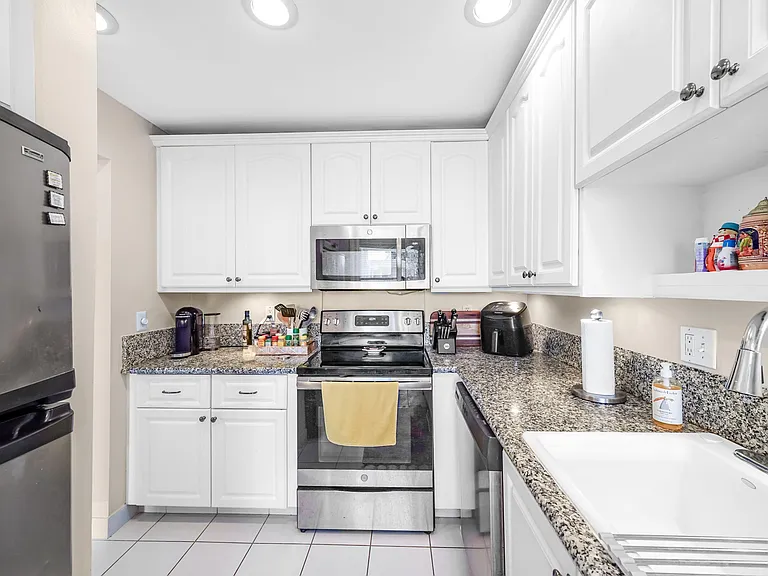 2835 SW 13th St #201 — Photo 9