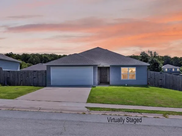 276 Worley St, Huntsville, AR 72740