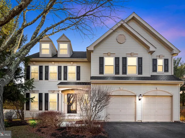 165 Equestrian Dr, New Hope, PA 18938