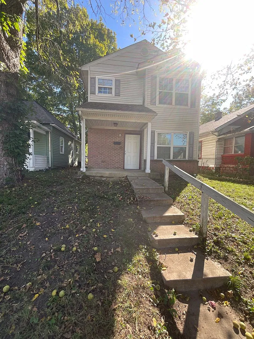 3 Bedroom, 1.5 Bathroom Single House — Photo 1