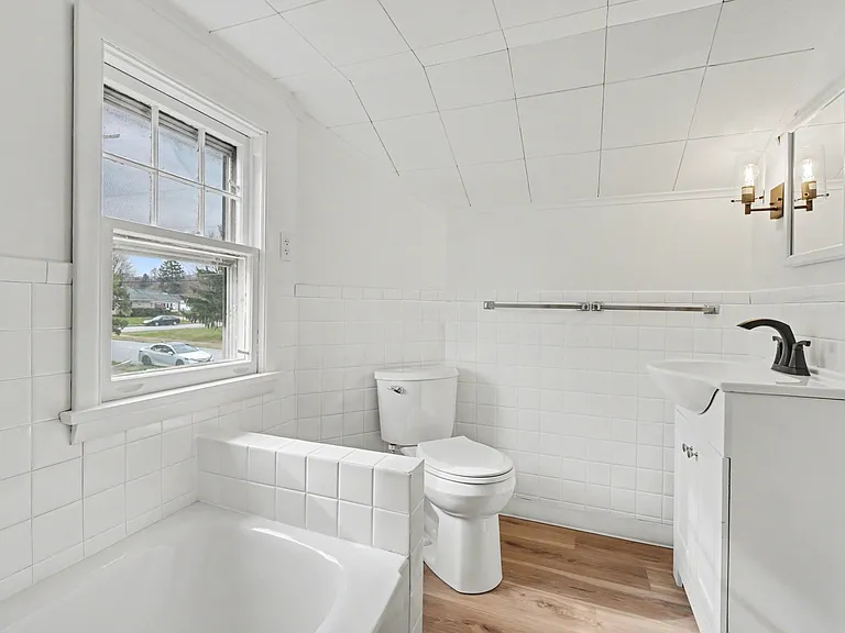 1555 Locust St — Photo 23