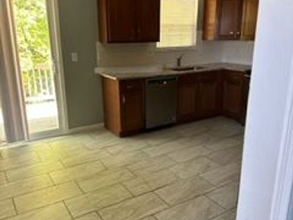 4th image of 109 Cambridge St