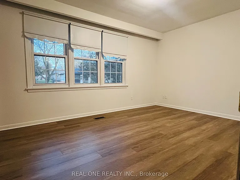 6 Fairhill Cres — Photo 11