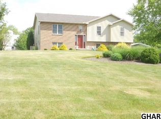 6 Deer Ridge Ln, Carlisle, PA 17015