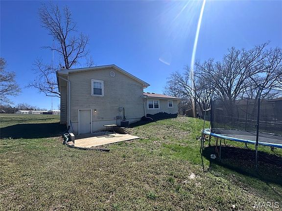 3rd image of 902 Pamela Ct