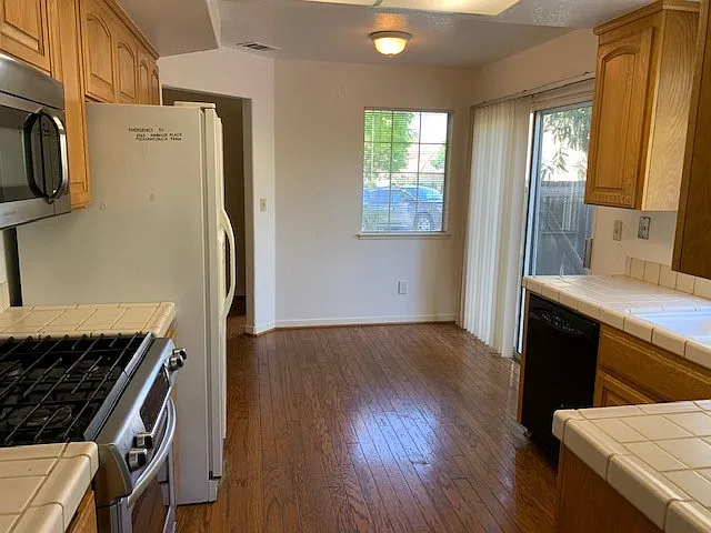 Beautiful Kottinger Ranch Home In Pleasanton in a nice and quiet neighborhood — Photo 3