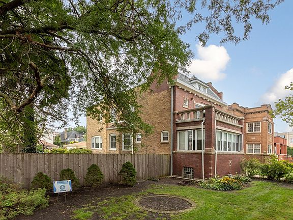 2nd image of 4019 W Wellington Ave