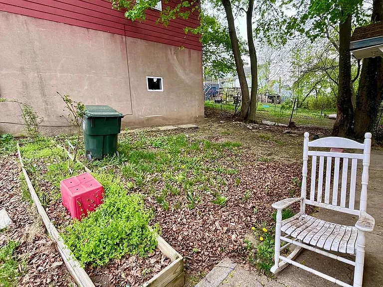 105 N Ridge St — Photo 4