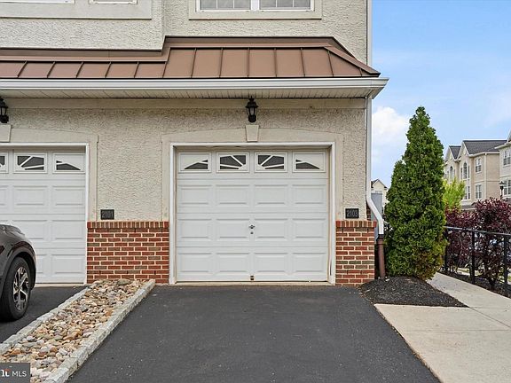 4th image of 2103 Verona Dr