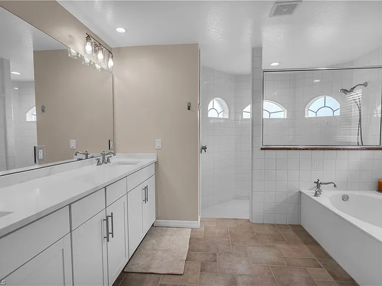 3142 SE 22nd Pl — Photo 18