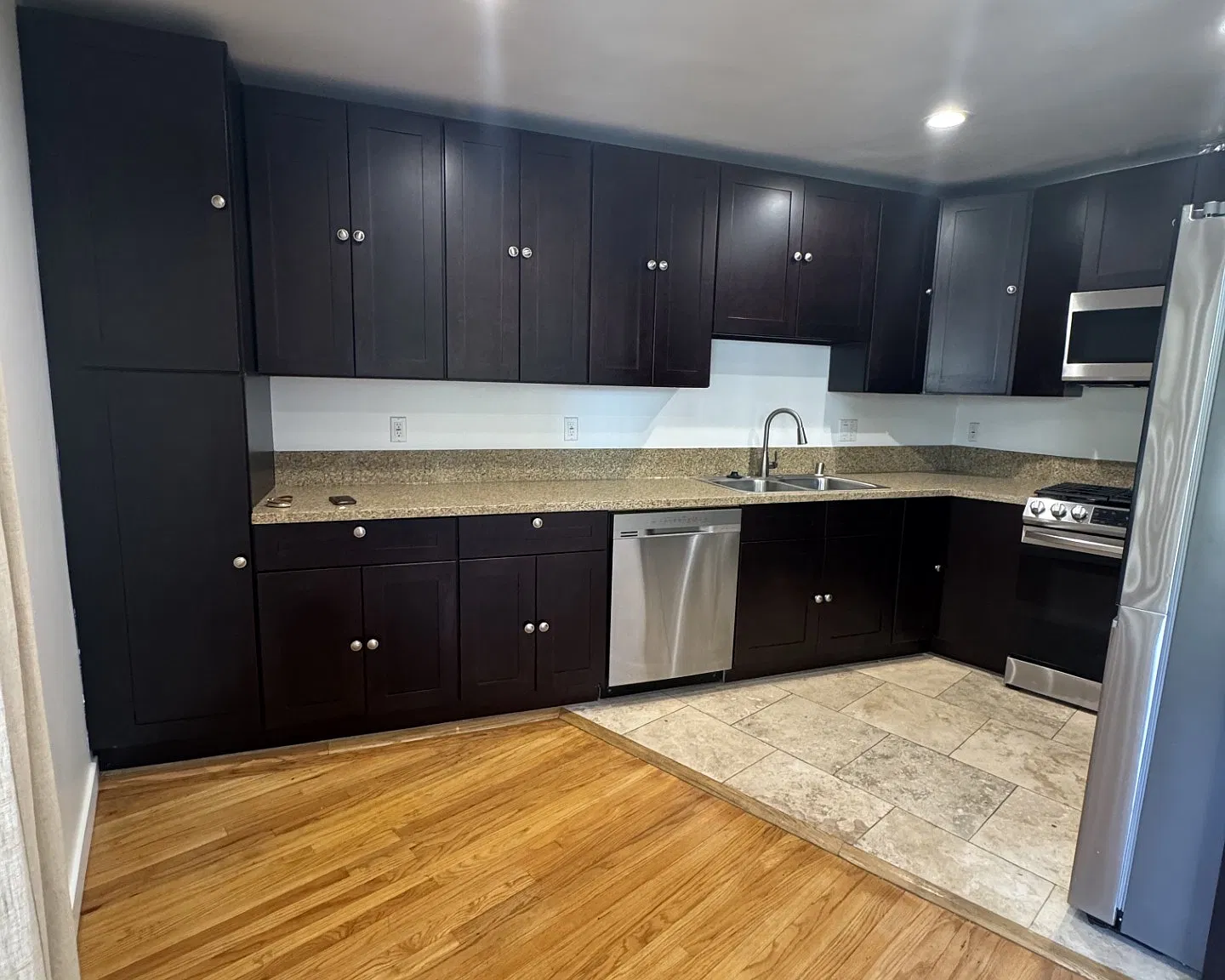 1 bed, 735 sqft, $2,690 — Photo 3