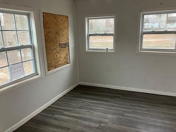 3rd image of 108 Woodlawn Ave