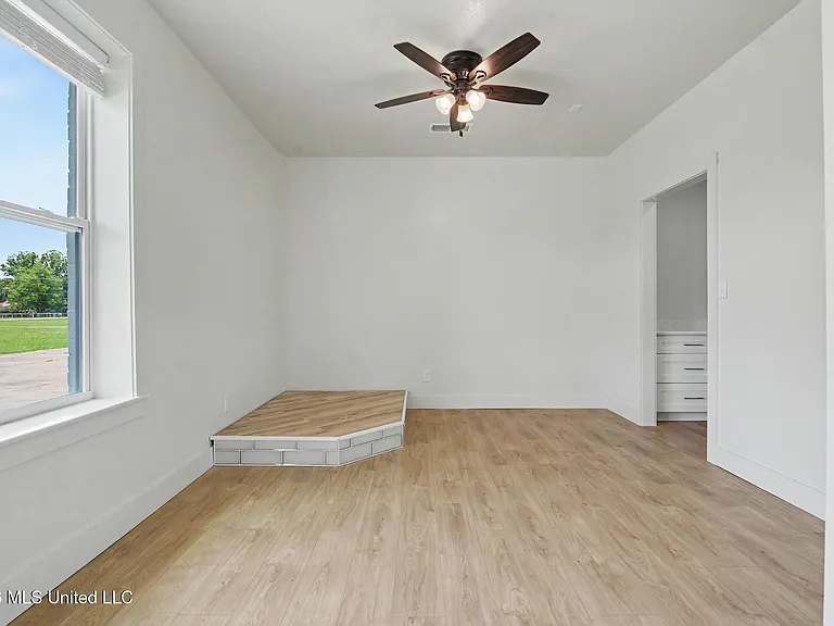 15216 Shriners Blvd — Photo 10