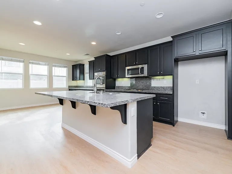 7763 Lupin St — Photo 2