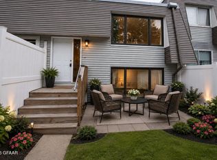 922 N 39th St, Grand Forks, ND 58203