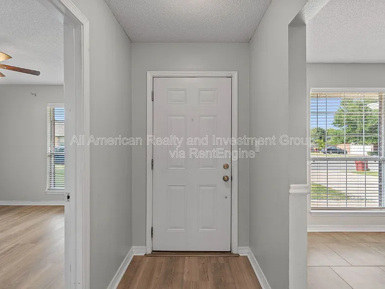 203 Citadel Ln — Photo 4
