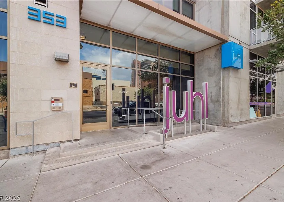 353 E Bonneville Ave #369