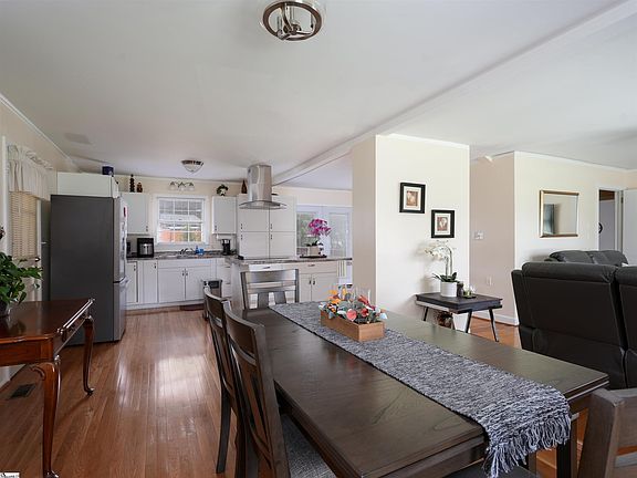 5th image of 5 Hampshire Dr