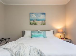 301 W Park Ave APT 1, Libertyville, IL 60048