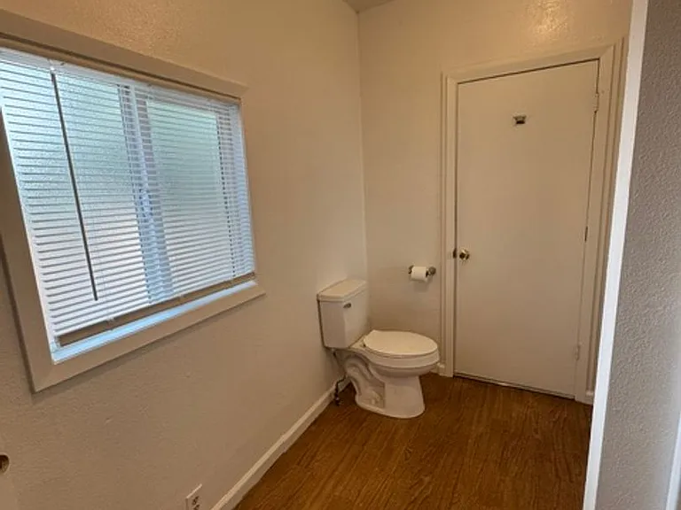 319 N Shasta St — Photo 15