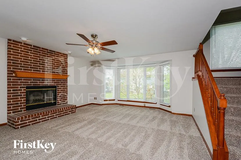 4 bed, 2.5 bath, 2608 sqft, $3,885 — Photo 3