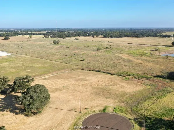 13343 Commander Ct, Bryan, TX 77808