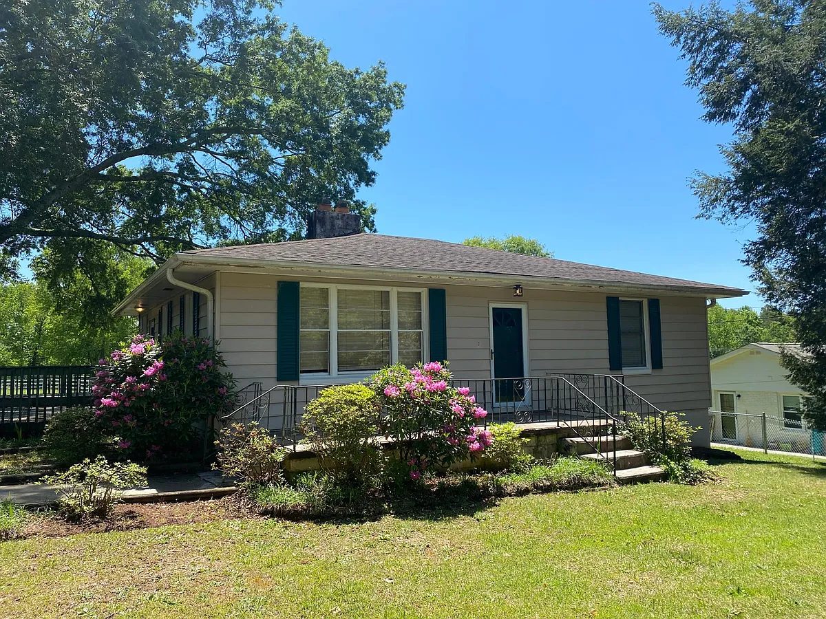 Building Photo - 108 S Rockview Dr