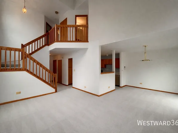 18 Stonegate Ct, Algonquin, IL 60102