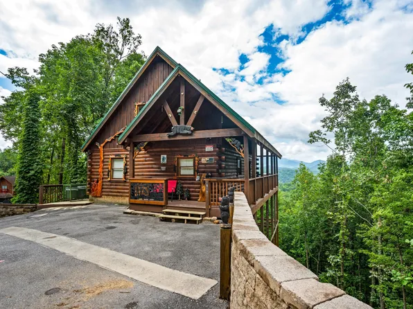 1819 Red Bone Way, Sevierville, TN 37876