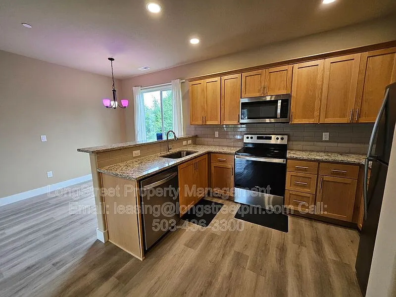 3 bed, 2.5 bath, 1425 sqft, $2,495 — Photo 3