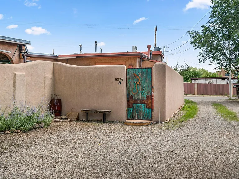 907 One Agua Fria Street 1/2 #2 — Photo 29
