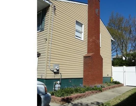 3rd image of 1430 Spruce Ave