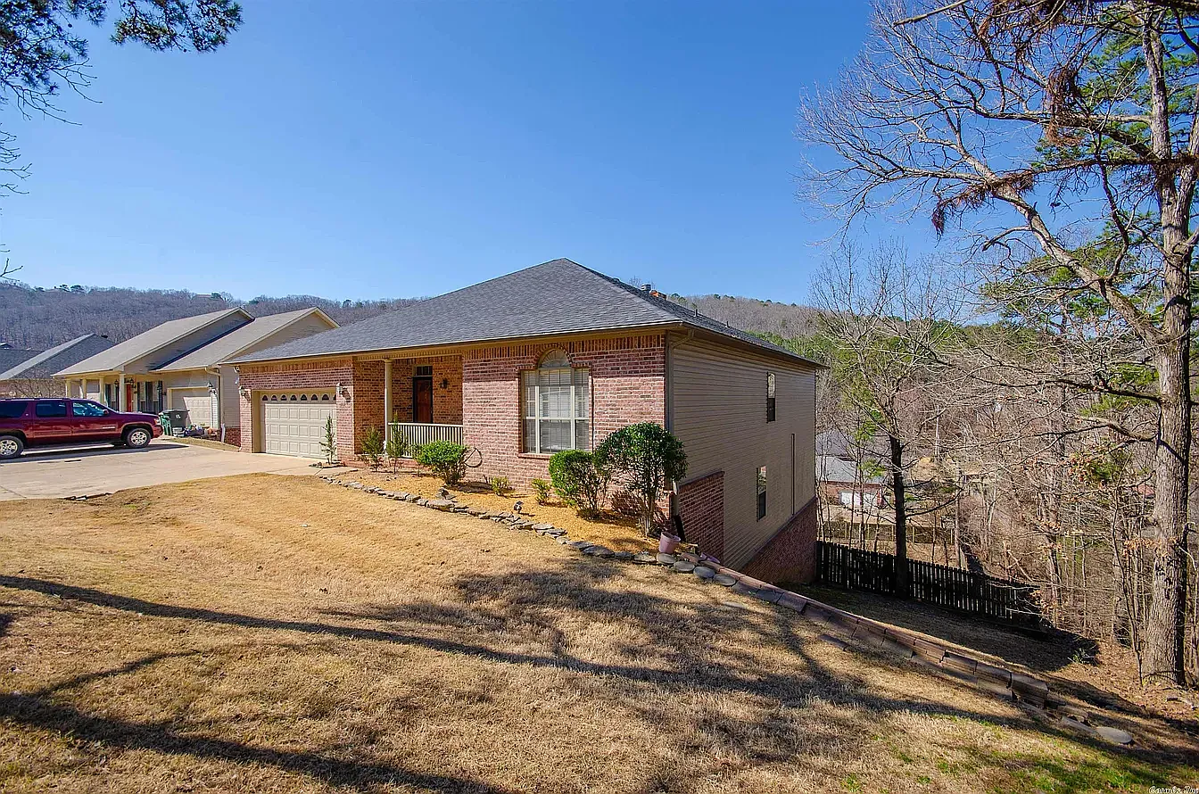 5 bed, 3530 sqft, $2,900 — Photo 3
