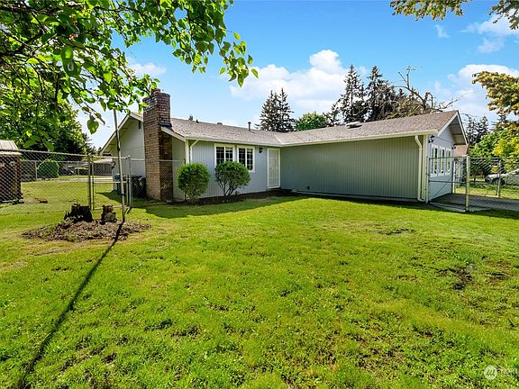 2nd image of 1414 Alanna Drive SE