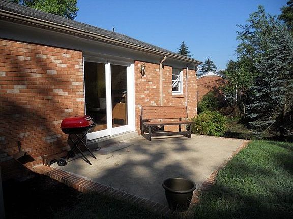 2nd image of 605 Locust Hill Dr