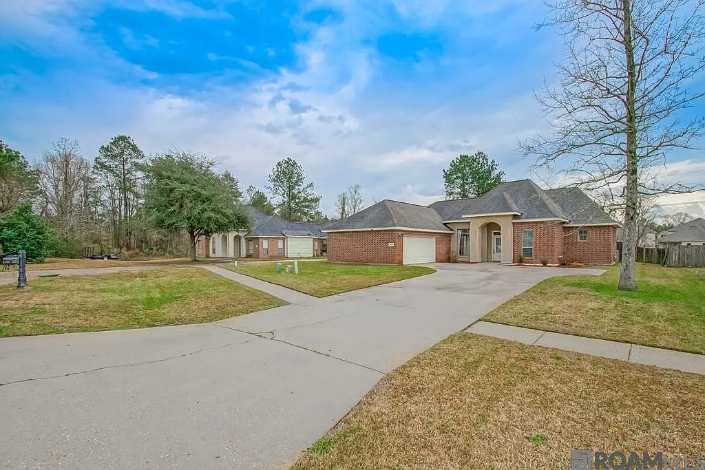 4 bed, 2030 sqft, $1,950 — Photo 2