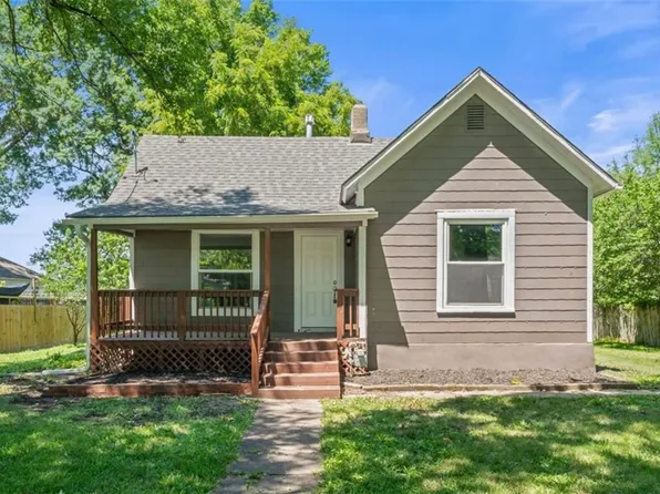 434 Walnut St, Wellsville, KS 66092