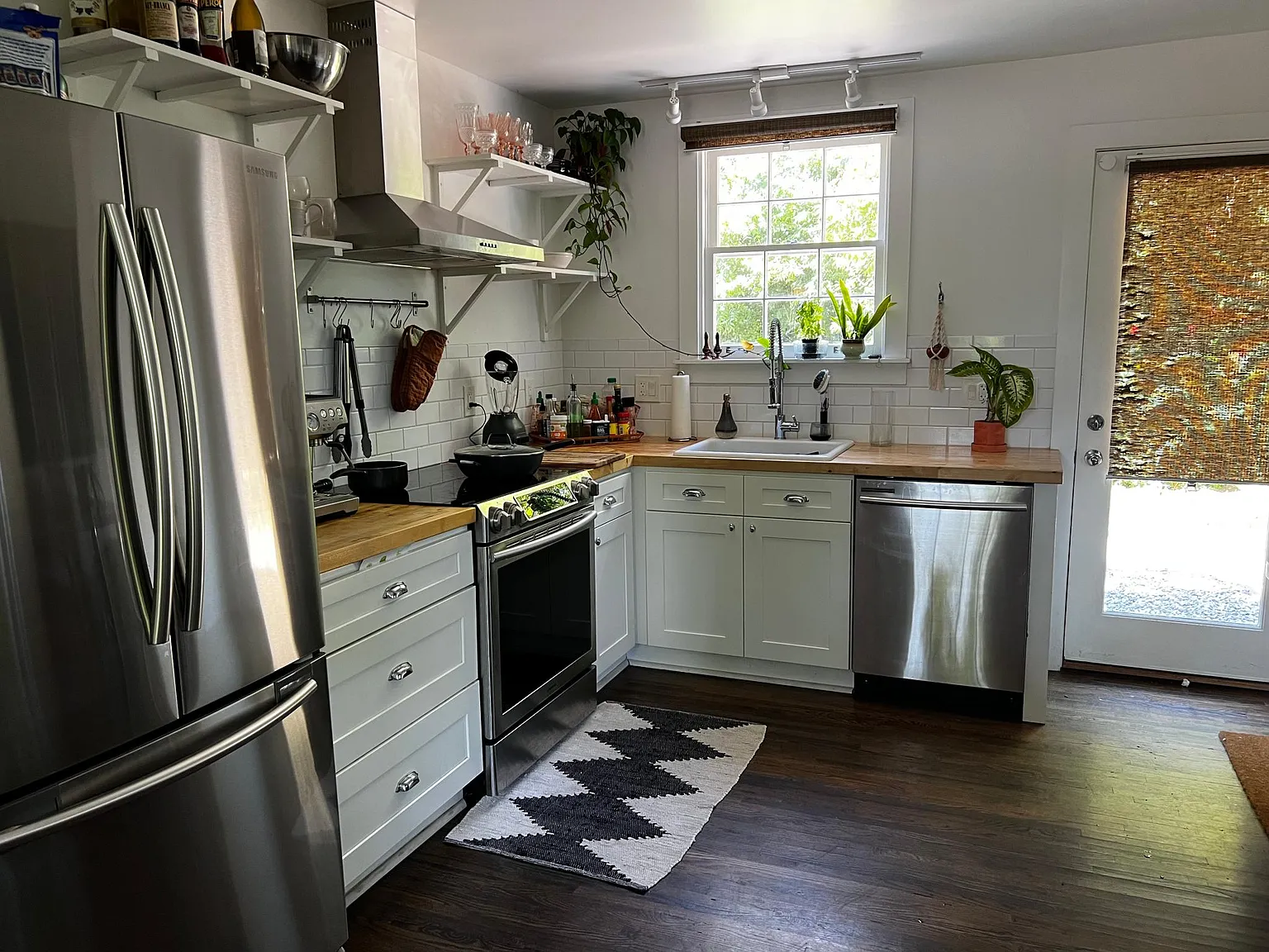 2 bed, 1075 sqft, $3,000 — Photo 2
