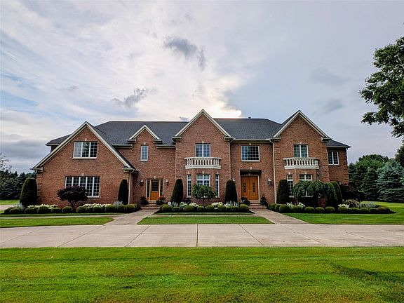2nd image of 5505 Stoneridge Dr