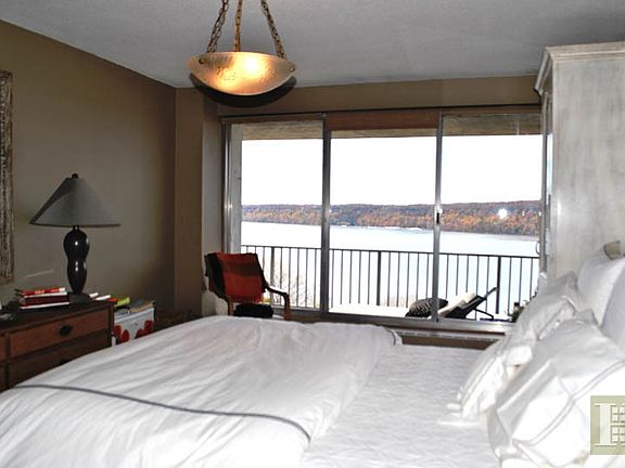 4th image of 4455-4465 Douglas Ave #10D