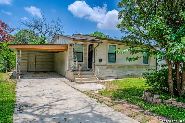 823 La Manda Blvd — Photo 2