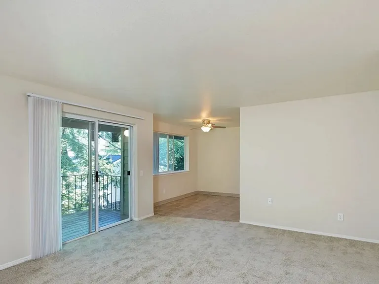 Willow Creek Apartments — Photo 7