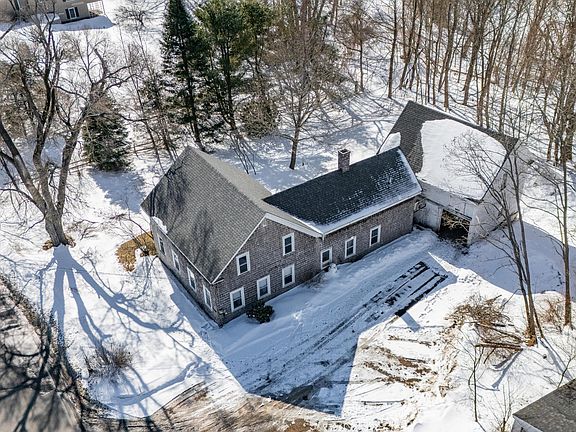 4th image of 12 Middle Road