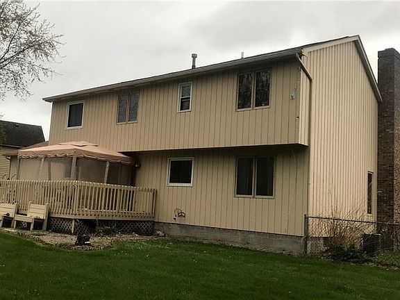 2nd image of 12 Pond Valley Cir
